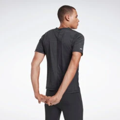 Reebok One Series Activchill Tee, FK6571 -Fighters Europe Shop 3d61b28495563bb8982d18670b61e39e