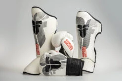Fighter Shinguards Thai Classic - White/black, JE1573BWH -Fighters Europe Shop 4 2 20a57969 ebfd 4008 82a7 209470f8de2e