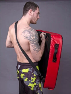 Fighter Kicking/Punching Shield - Black/red, FKPS-01 -Fighters Europe Shop 75f0cd59e47a9a7e2dc16edb86d99dc9