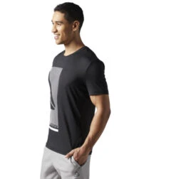 Reebok Graph Tech T-Shirt, BQ3743 -Fighters Europe Shop 93d4ab23fb4a4dd3d2f7cd6a85180d37