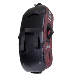 Fighter Kicking Shield - MULTI GRIP - Life Is A Fight - Red Camo, FKSH-26 -Fighters Europe Shop DSCF6492