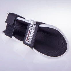 Fighter Shin Guard Ergo - White, FSG-001W -Fighters Europe Shop a09d89e1bc229c86b2dea791b3c22530