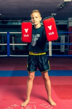 Fighter KIDS Kick Pad - PAIR - Red/black, FKLT0003 -Fighters Europe Shop cdc8cf0b6e6a78ae54204fd6d5ffb636